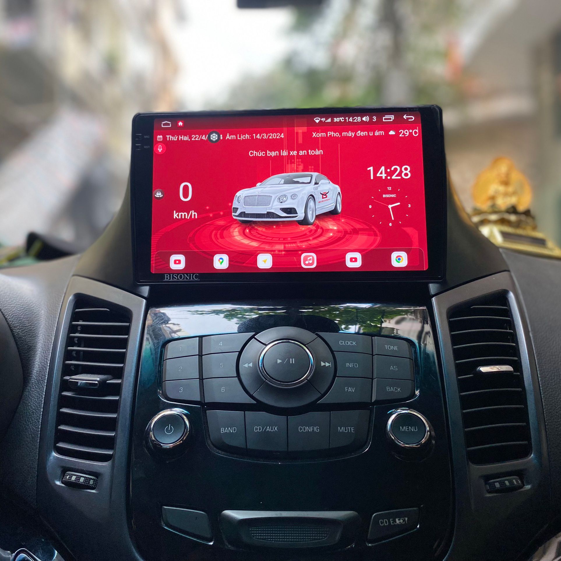 Màn hình ô tô - Giải pháp tiện nghi và những điều cần lưu ý khi lắp đặt